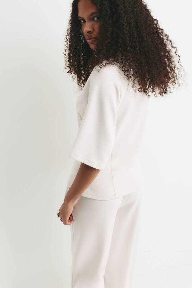 سويت شيرت بأكمام قصيرة - 2