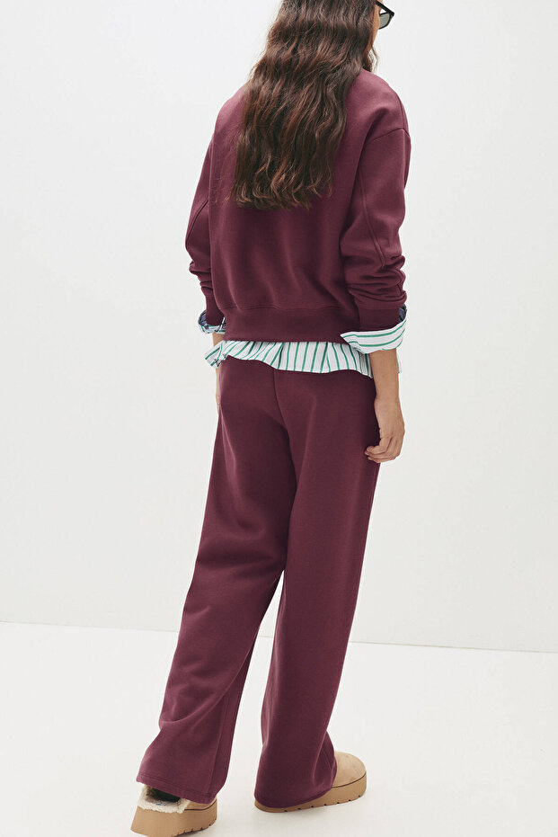 بنطلون رياضي جرافيكي للجامعة - 1