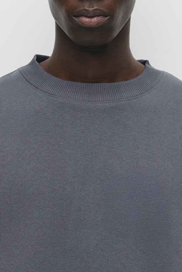 Basic round neck sweatshirt - 2