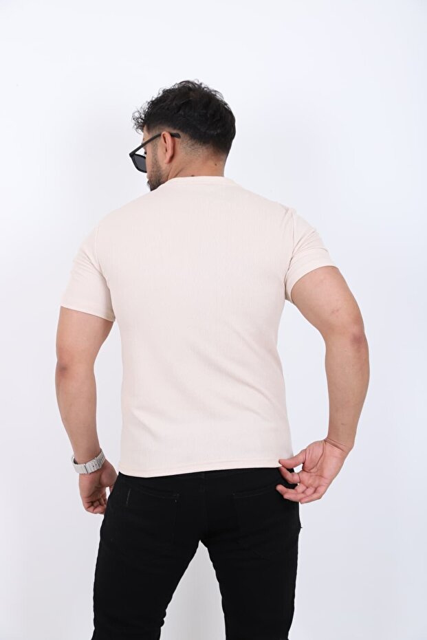 تي شيرت بتصميم بسيط أساسي - 3