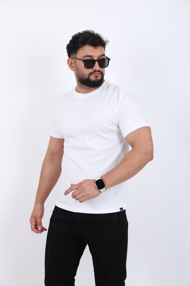 تي شيرت بتصميم بسيط أساسي - 1