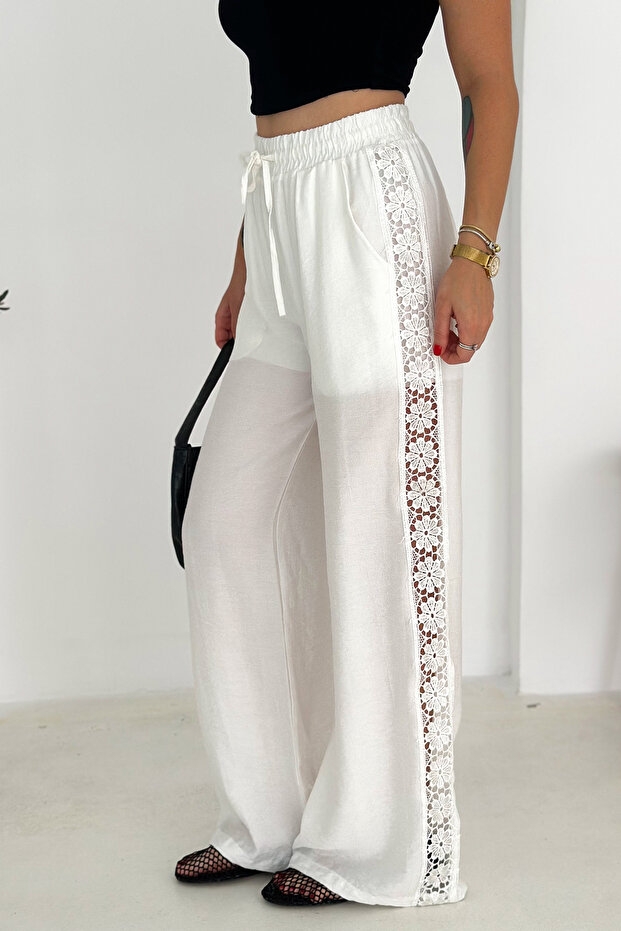Women's Shorts with Lace Lining on the Sides – Lightweight & Feminine Style