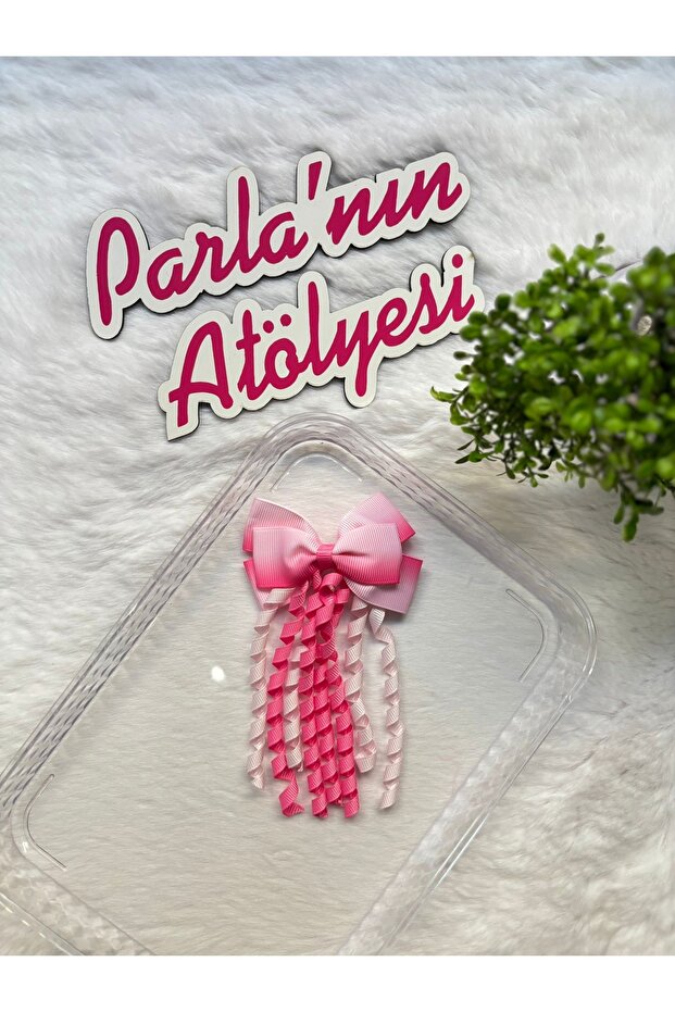 Bow-shaped hairpin with fringe and alligator clip