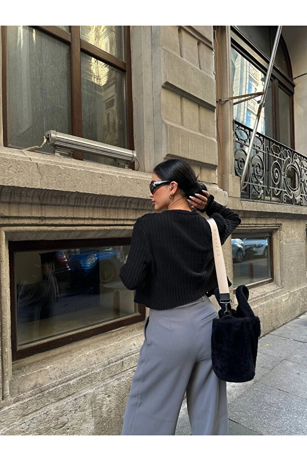 طقم كارديجان قصير بأزرار للإغلاق - 4