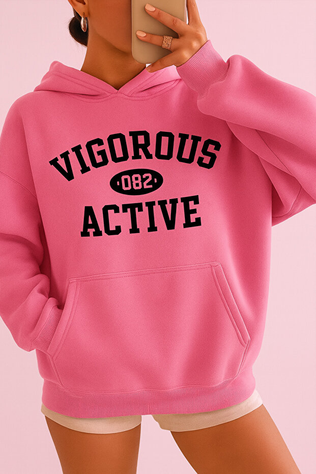 سترة رياضية فضفاضة بقلنسوة وجيب كنغر مع كتابة VIGOROUS ACTIVE على الجهة الأمامية، أسلوب رياضي مريح للارتداء اليومي