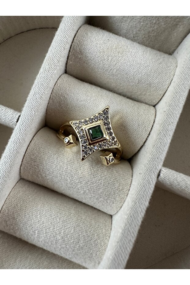 Emerald Gemstone Sparkle Ring - 1