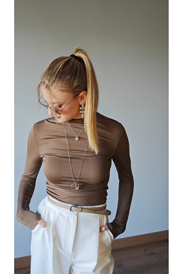 بلوزة أساسية ذات ياقة عالية وأكمام طويلة من درابيلي - 3