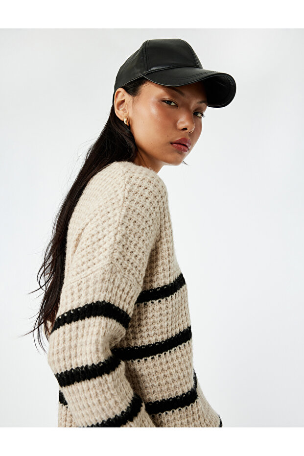 Stripe Patterned Crew Neck Long Sleeve Knit Sweater