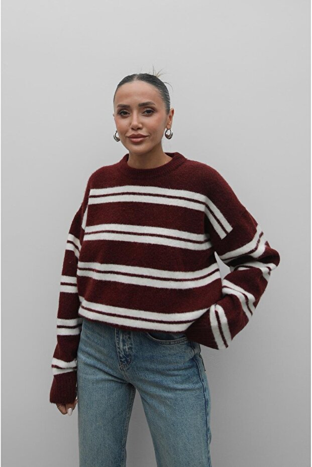 Weinroter gestreifter Pullover mit weicher Textur - 1