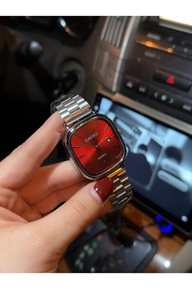 ساعات مخصصة باللون الأحمر - 2