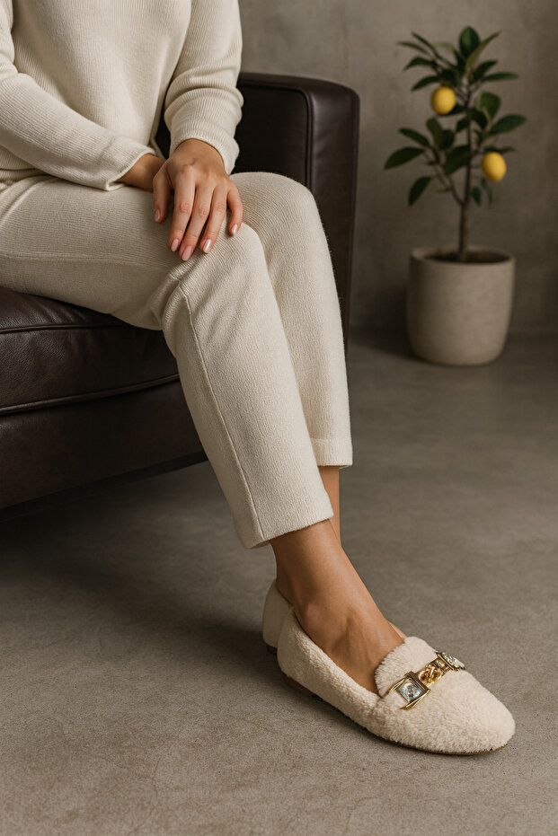 Women's Cream Plush Home Slippers with Stone Accessories Byndvt02