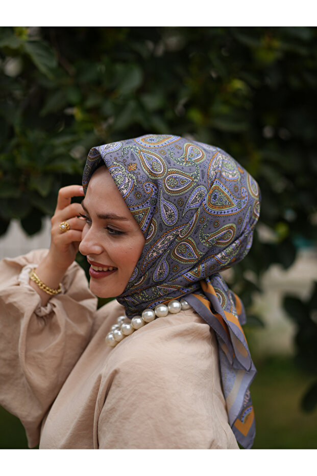 وشاح بنمط عرقي، وشاح منقوش - 1