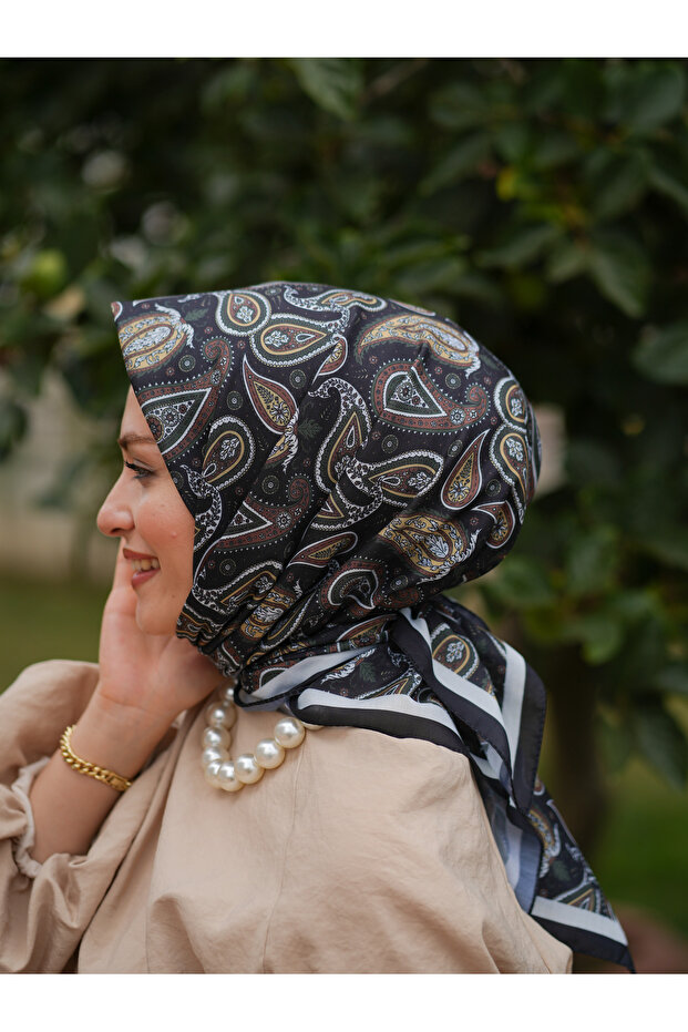 وشاح بنمط عرقي، وشاح منقوش - 1