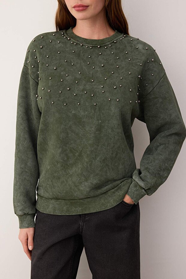 Haki Eskitme/Soluk Efektli Kalın İçi Polarlı İnci Detaylı Regular Örme Sweatshirt TWOAW24SW00152 - 3