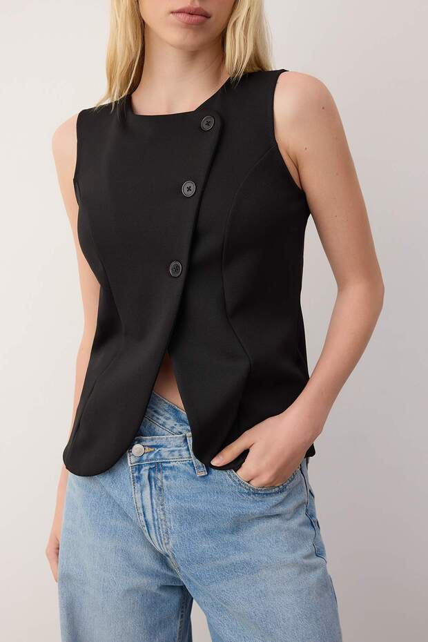 Siyah Asimetrik Düğmeli Fitted/Vücuda Oturan Örme Yelek TWOAW26YE00025 - 3