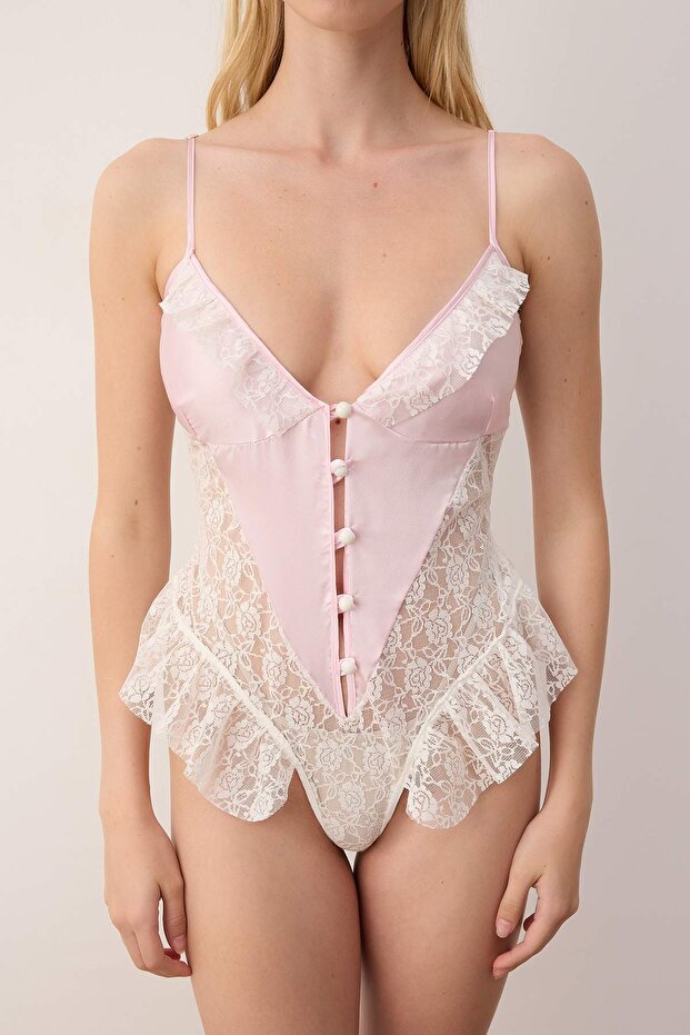 Beyaz-Pembe Dantel ve Saten Birliktelikli Fırfırlı Kapsız Fantezi Body THMAW26BD00003 - 3