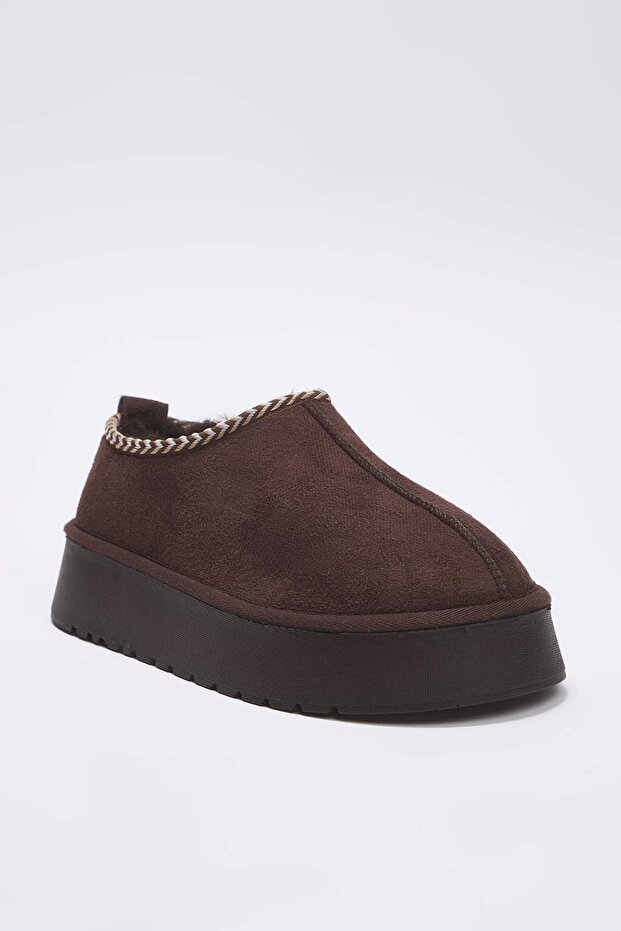 Tmavohnedé dámske členkové papuče s detailom výšivky, vnútorná kožušina, hrubá podrážka TAKAW26BO00003 - 2