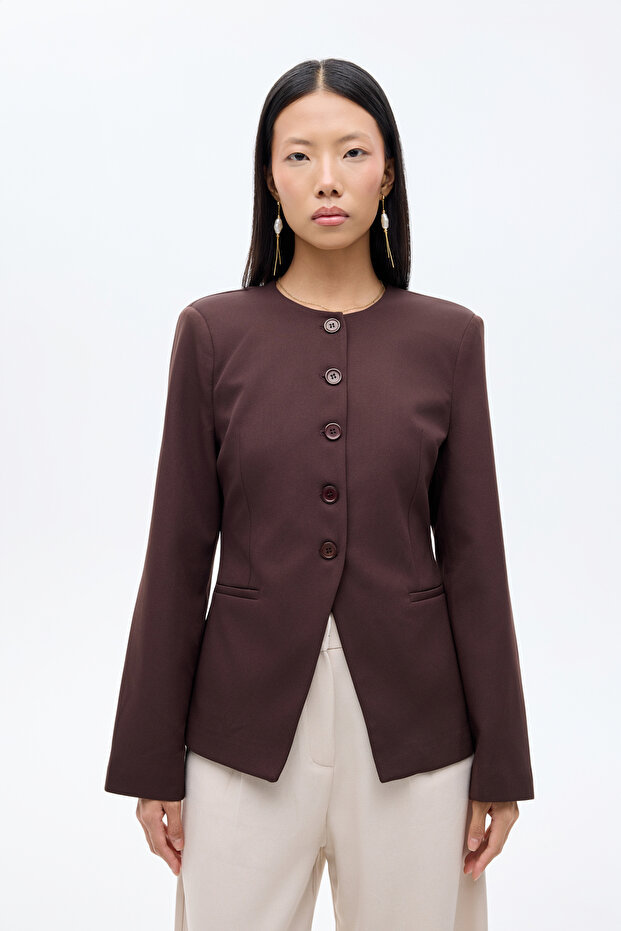 سترة بليزر بأزرار وياقة دائرية باللون البني الداكن - 1