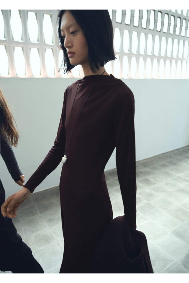 Asimetrik yaka evaze elbise - 6