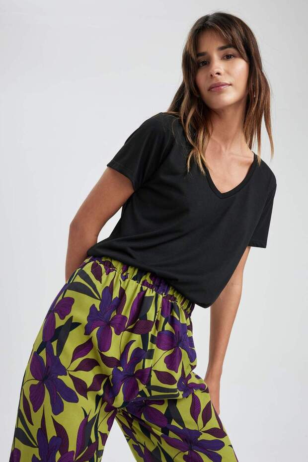 Regular Fit V Yaka Basic Düz Kısa Kollu Tişört W9204AZ23SM - 1