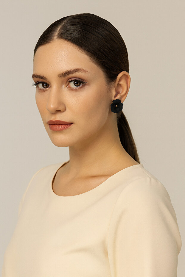 El Yapımı Siyah Çiçek Küpe - Sade ve Şık - 3