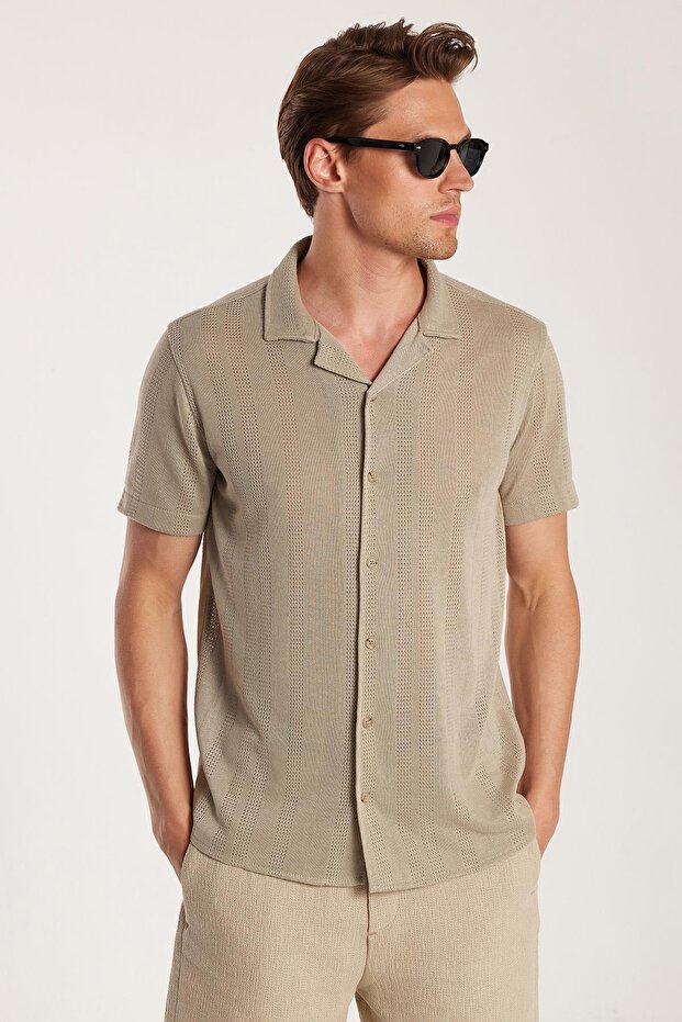 Men's Slim Fit Knitted Fabric Apache Collar Casual Short Sleeve Beige Shirt