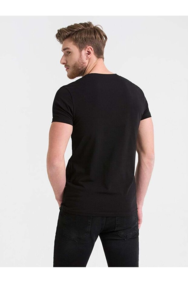 تي شيرت رمادي أساسي برقبة على شكل حرف V - 5