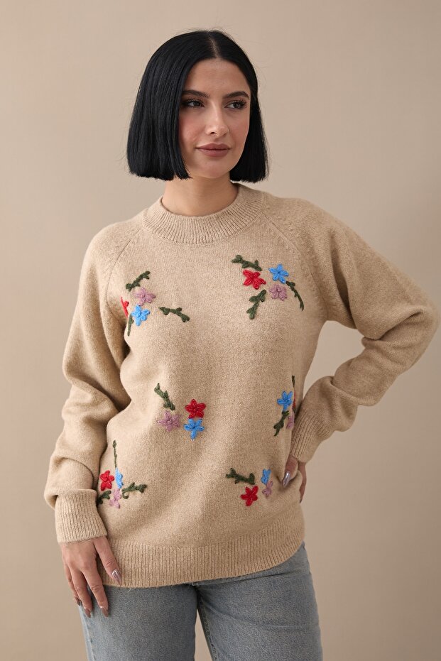 Çiçek İşlemeli Yumoş Kazak Camel - 1