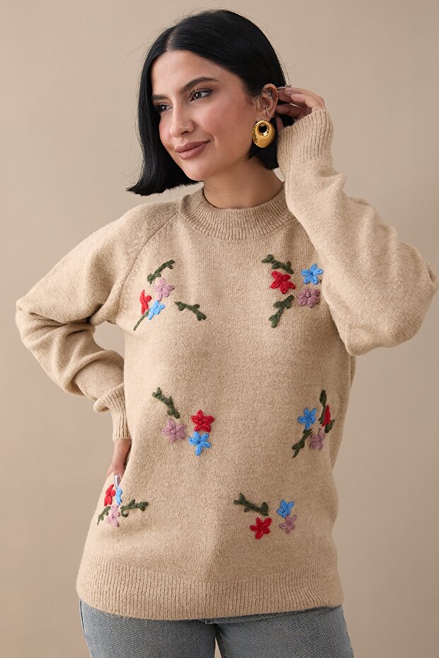 Çiçek İşlemeli Yumoş Kazak Camel - 5