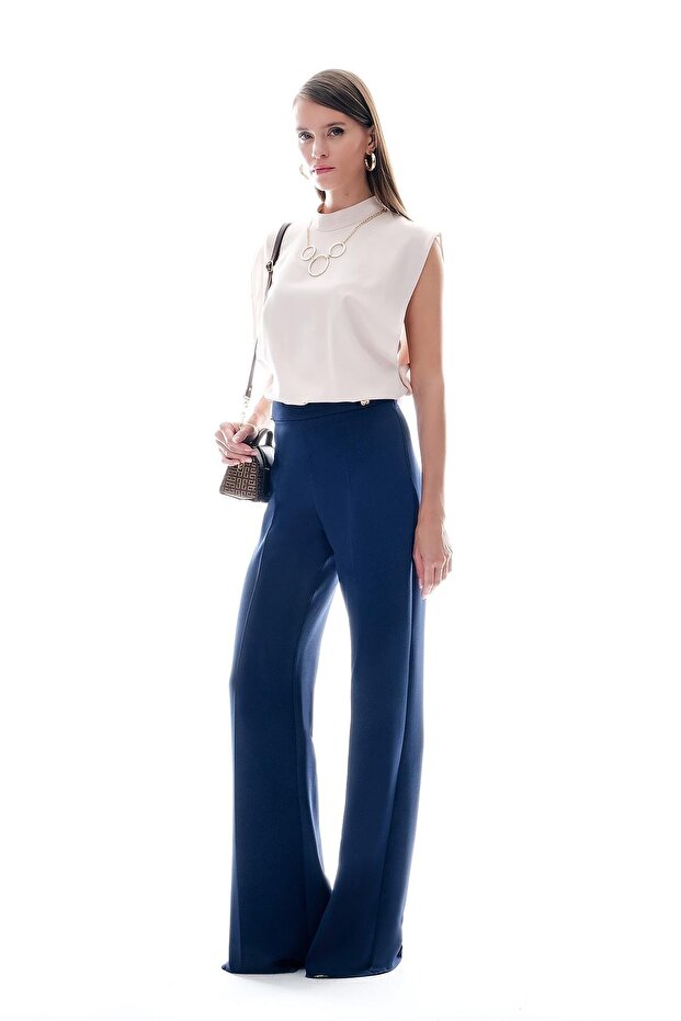 Yakası Kolyeli Şık Body - 6