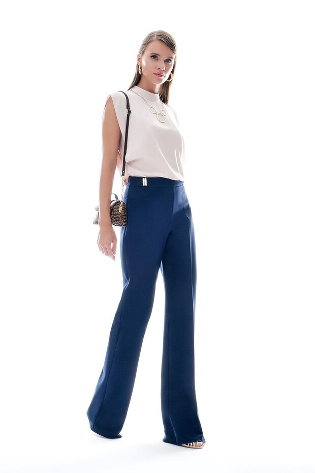 Yakası Kolyeli Şık Body - 7