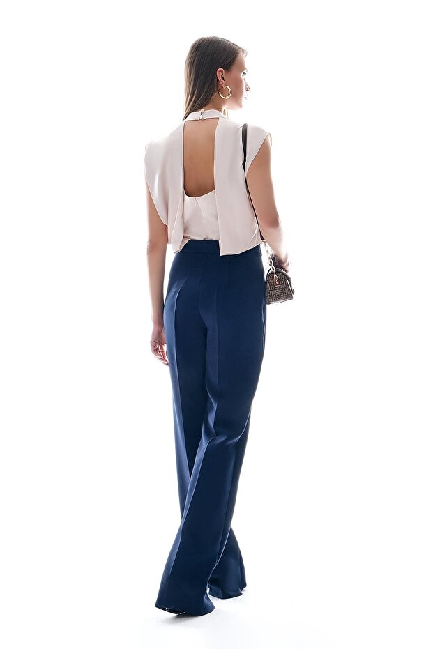 Yakası Kolyeli Şık Body - 5