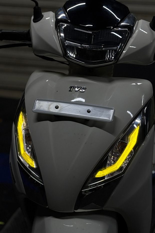 Headlight Design Sticker Set (Right and Left) Compatible with Daytime Running Lights for Tvs Jupiter 125 - 3