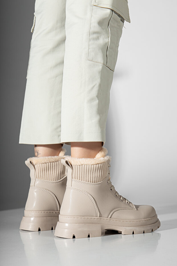 Mia Kürklü Bot - 3