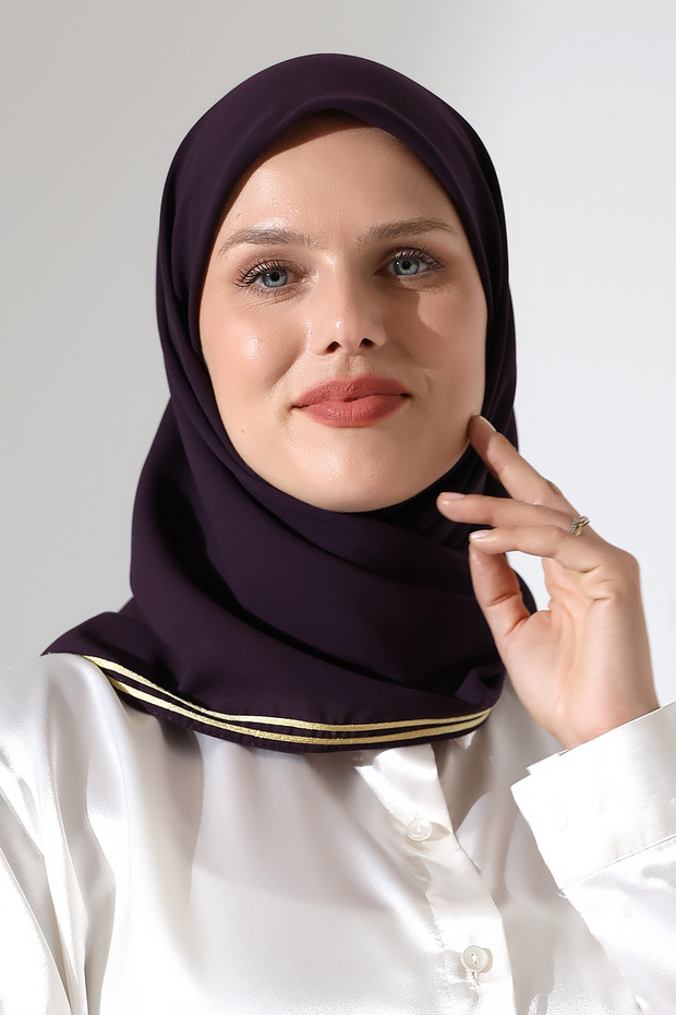 وشاح شيفون مسطح بتصميم ملتف مع حواف مطرزة - لون البرقوق