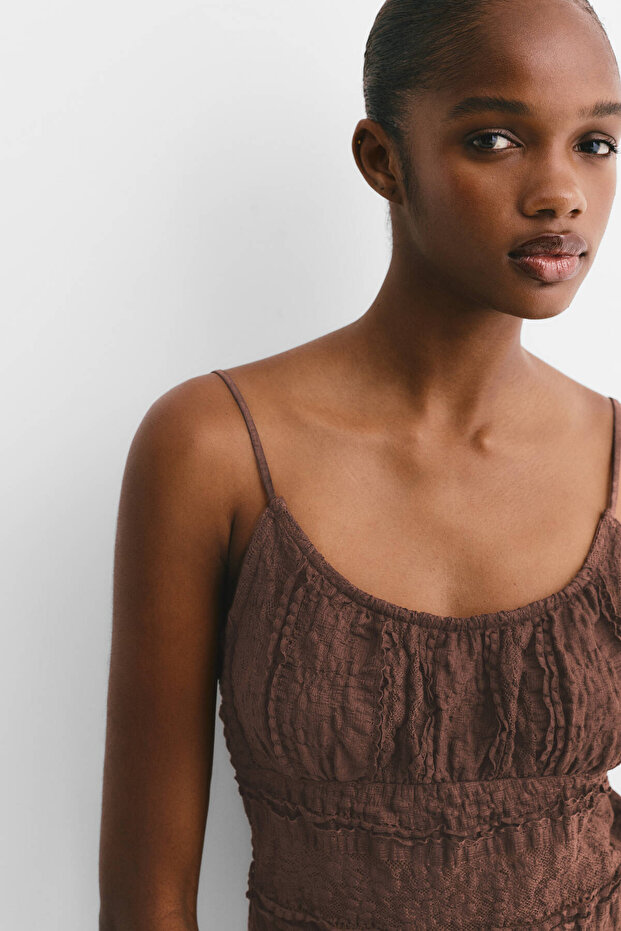 بلوزة من الدانتيل مع حمالات - 3