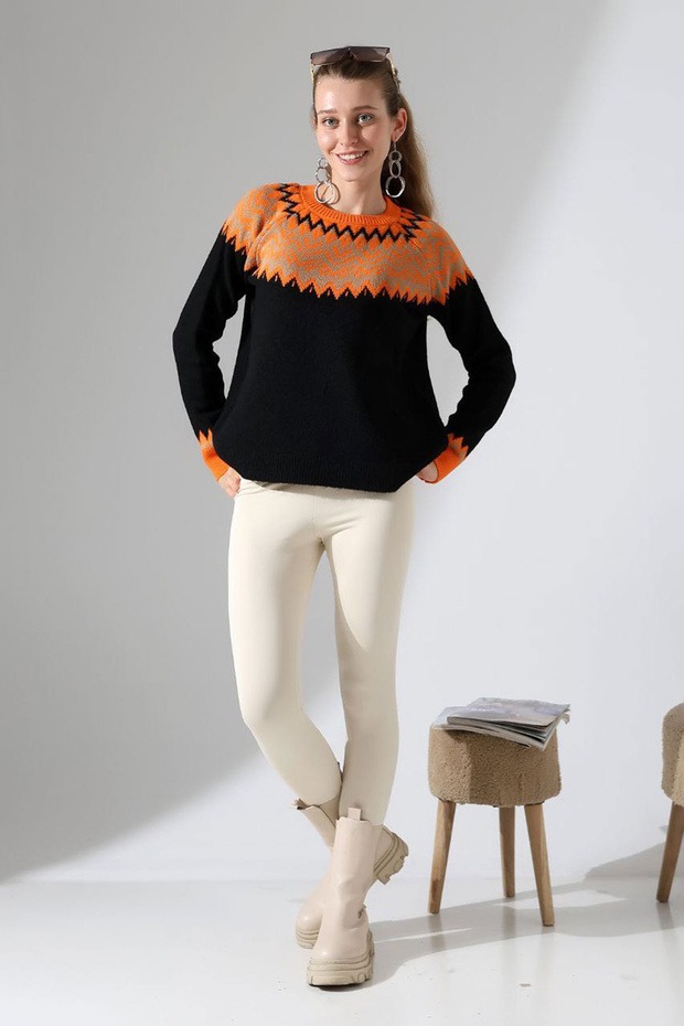 Crew Neck Snow Patterned Knit Sweater