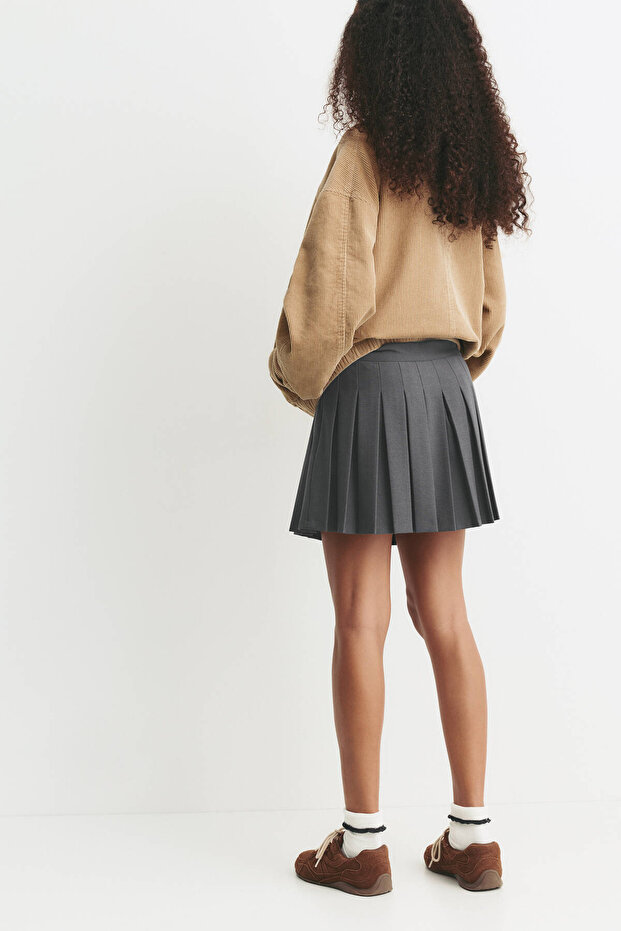 تنورة قصيرة مطوية - 2