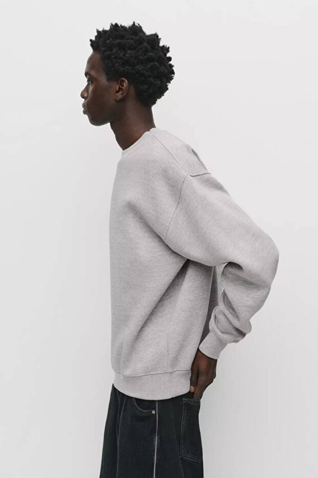Basic round neck sweatshirt - 1