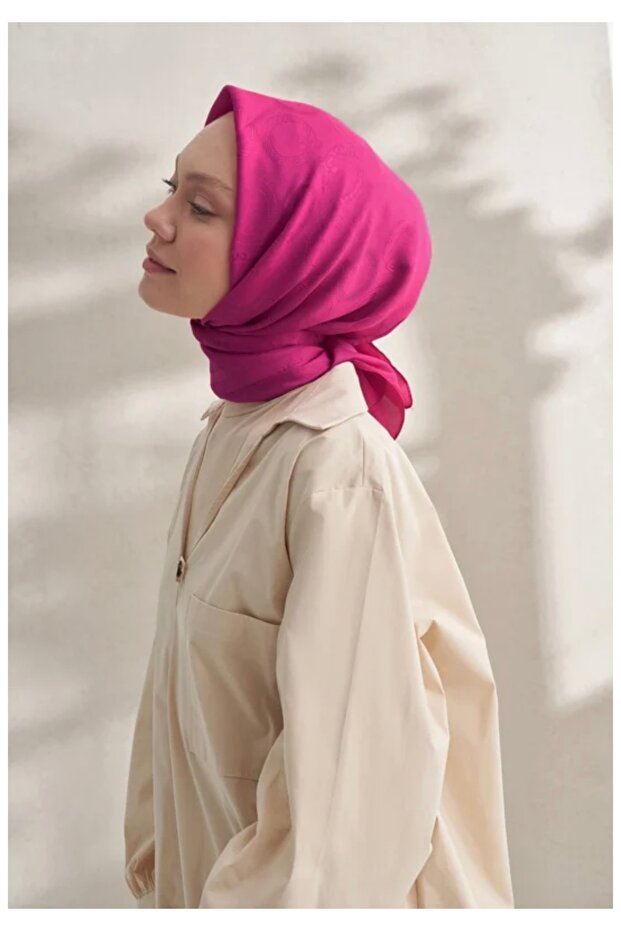 وشاح من قماش الكريب جاكار بنمط Q - 2