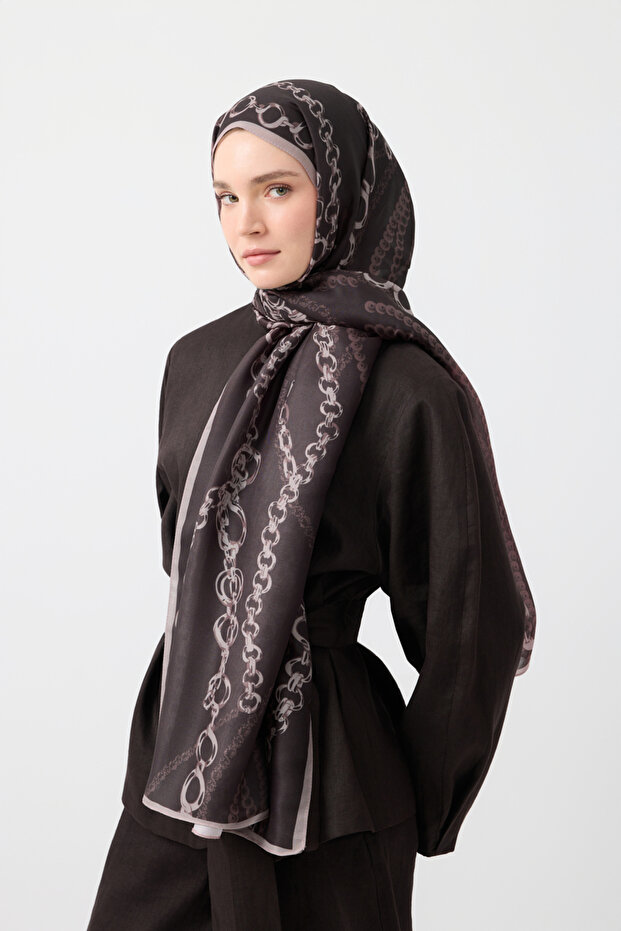 شال قطني من نسيج التويل خط حلقي بني اللون - 2