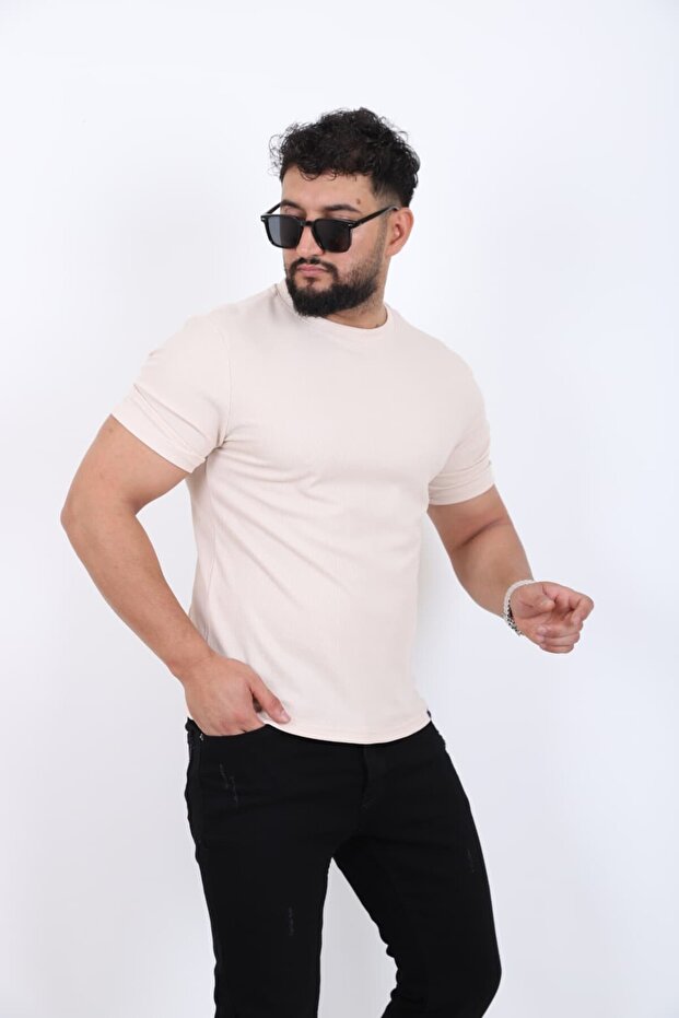 تي شيرت بتصميم بسيط أساسي - 2