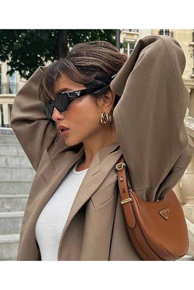 نظارات شمسية سوداء اللون - 4