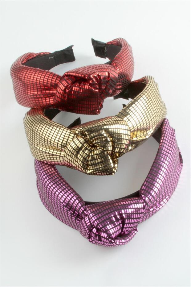 تاج مربوط من الجلد بنمط مربع - 3