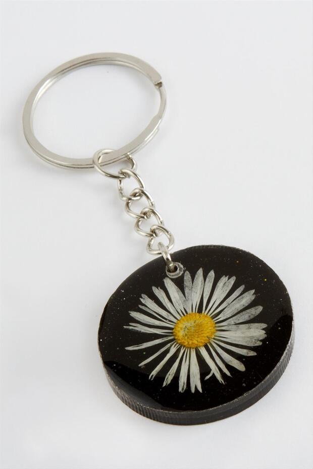 Daisy Epoxy Keychain
