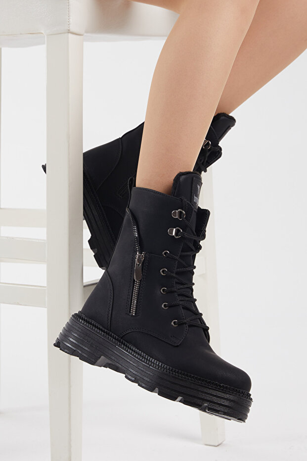 Női fekete polisztirol talpú cipzáras részlettel, kényelmes szabású fűzős csizma - 5