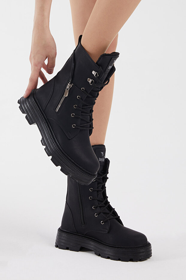 Női fekete polisztirol talpú cipzáras részlettel, kényelmes szabású fűzős csizma - 3