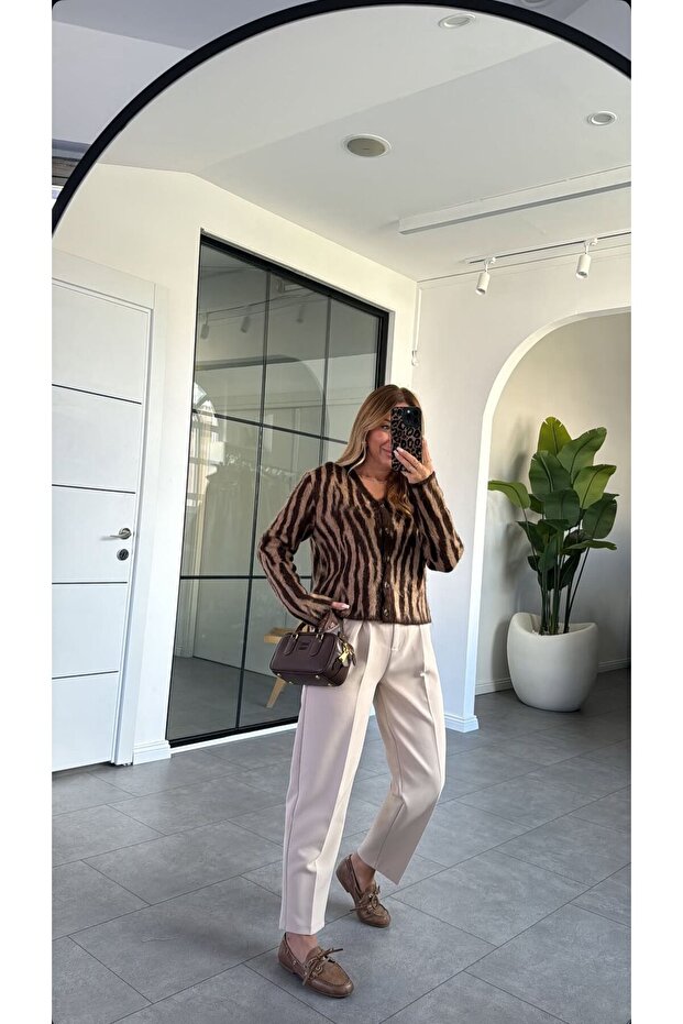 Wild Pattern Buttoned Knit Cardigan - 1