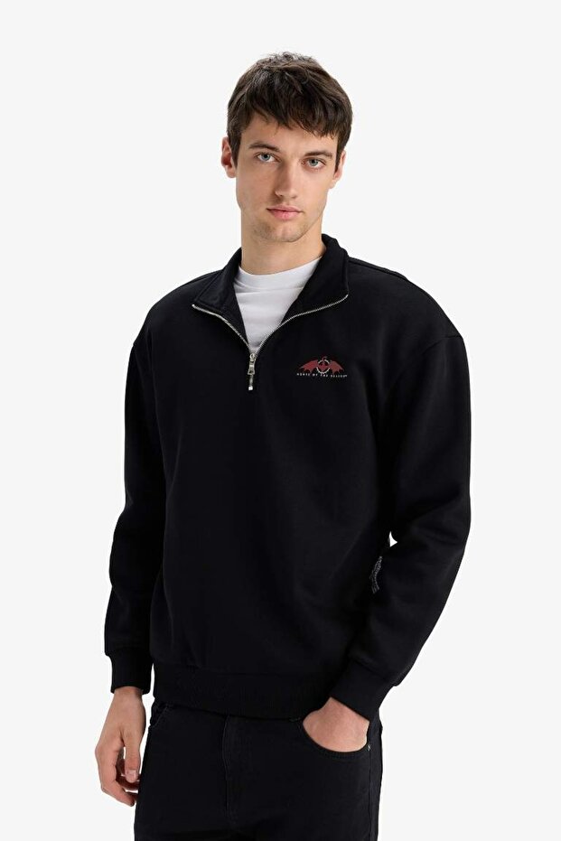 House of the Dragon Boxy Fit Stand Collar Zipper Back Printed Sweatshirt E9338Ax25Au