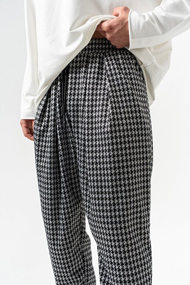 Chain Bel ve Paça Lastikli Pileli Şalvar - 4